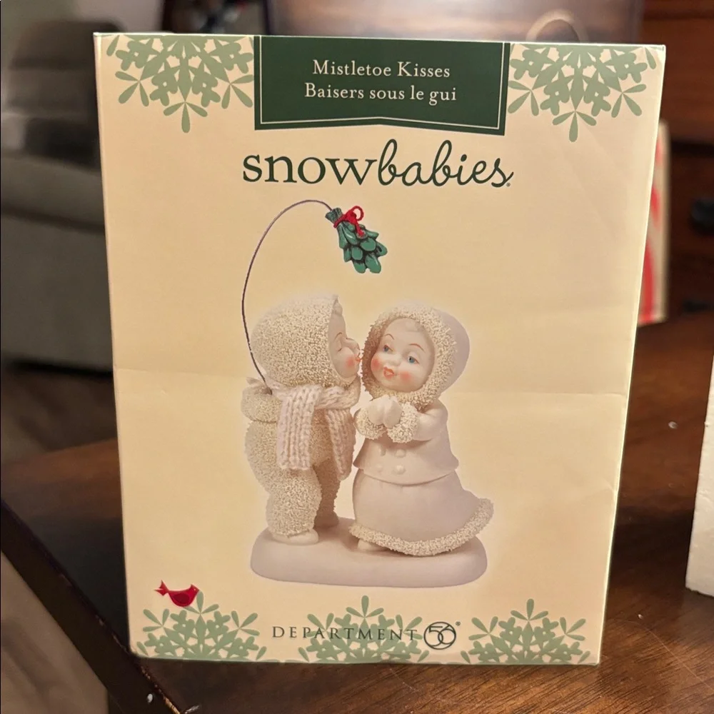 Department 56 Snowbabies Mistletoe Moment Figurine - Picture 2 of 3